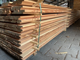 Ca. 60x Douglas dubbele Rhombus, 25x123mm, lengte 400cm